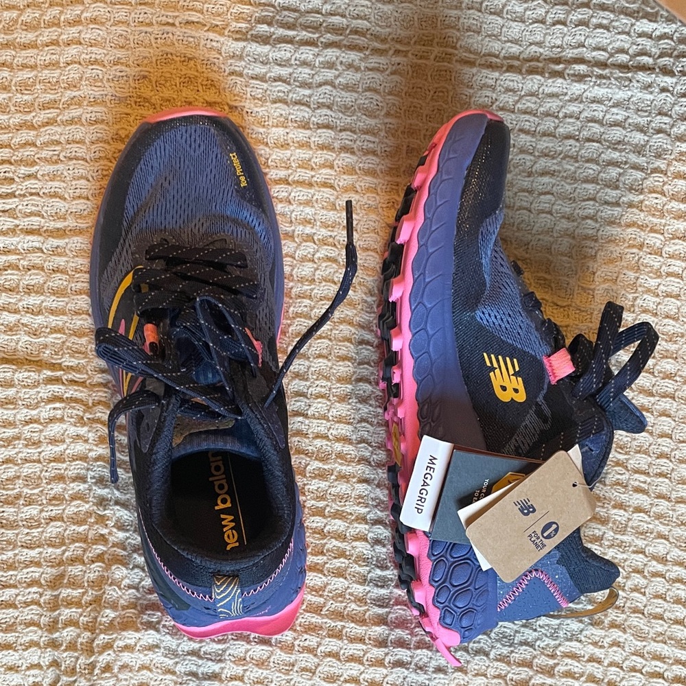 NWOB New Balance Women’s Navy and Pink Hierro Sneakers